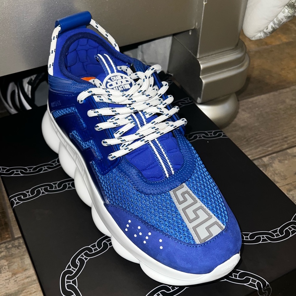 Versace chain reaction